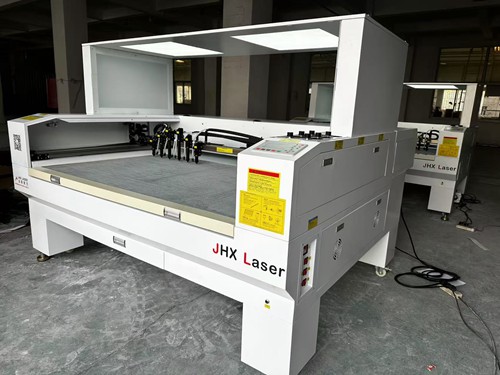 The 6-heads customized laser cutting machine was successfully delivered.