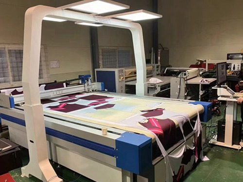 Camera sportswear round knife visual cutting machine.jpg